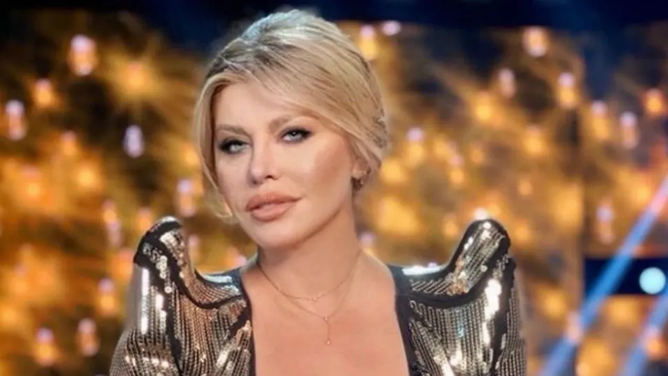 Loredana Groza a făcut furori cu un sutien „mai special” pe o plajă din Maldive
