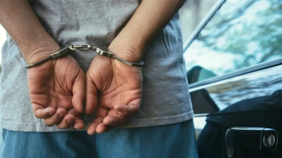 Caz șocant în București. Opt tineri arestaţi pentru că ar fi violat o adolescentă de 14 ani