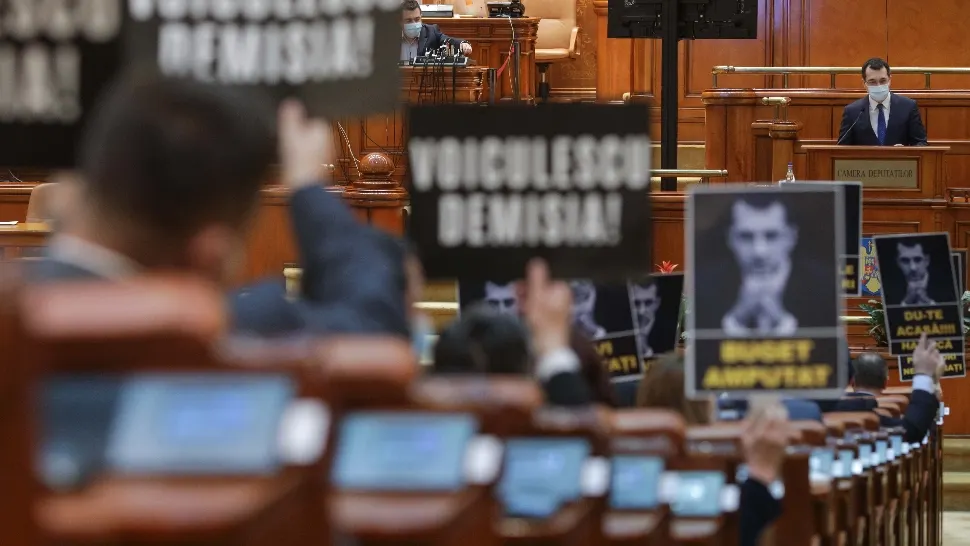 La nici două luni de când e ministru, Vald Voiculescu a dat primul examen politic - moțiunea simplă pe Sănătate