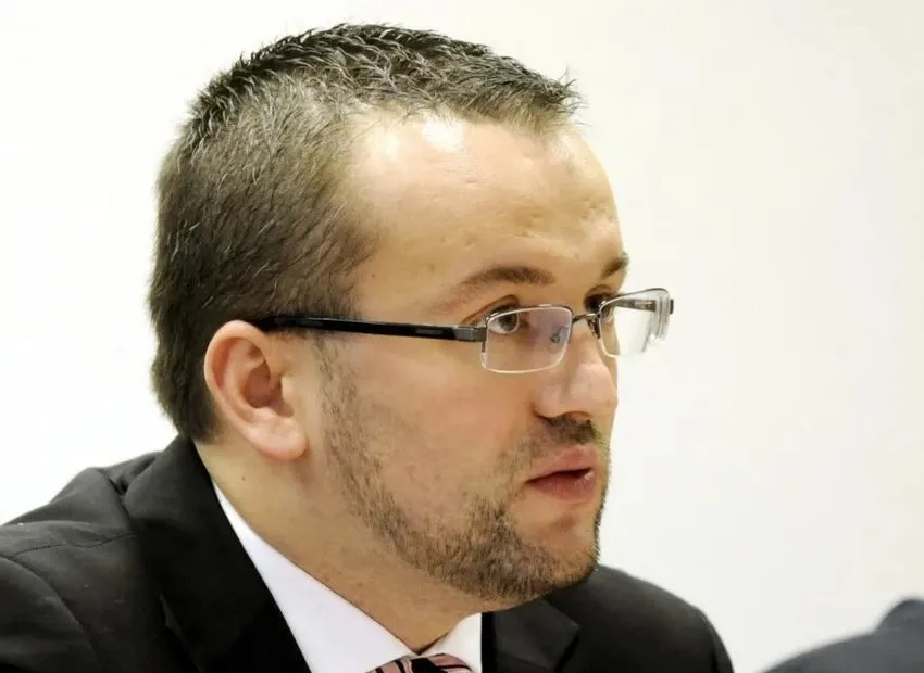 Poliția l-a reținut pe directorul Serviciului de Informații slovac