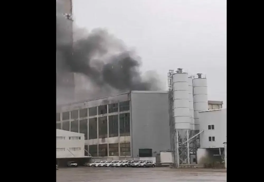 Incendiu depozitul deșeuri periculoase Brazi, Prahova