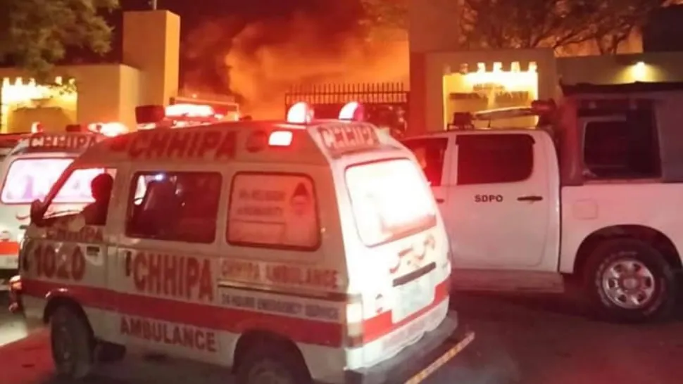 Explozie la un hotel din Pakistan. Cel puțin 3 oameni au murit, iar 11 au fost răniți. Foto/Facebook