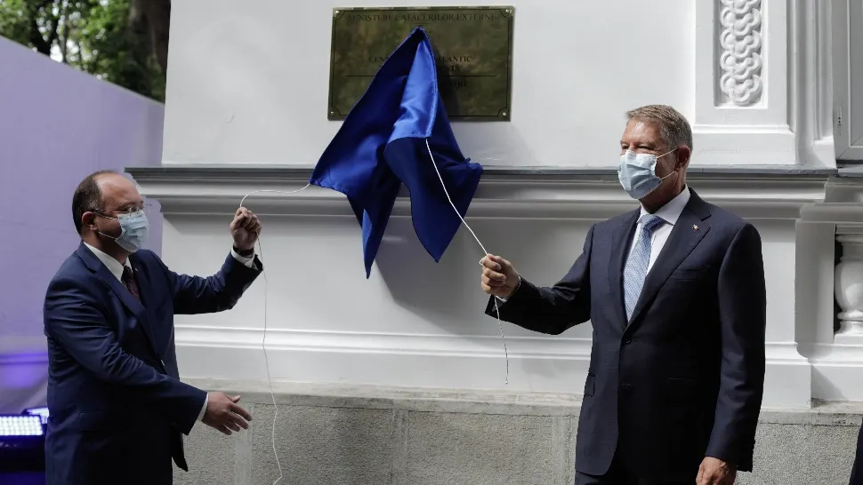 Klaus Iohannis, Bogdan Aurescu, la inaugurarea Centrului NATO pentru Reziliență, propus de România Foto: INQUAM/George Călin