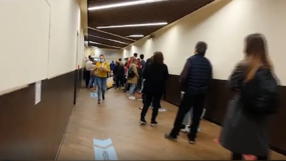 Aglomerație Serviciu Pașapoarte mall București