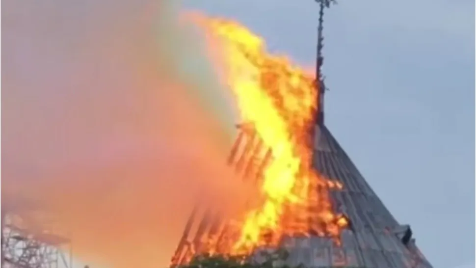 Incendiu catedrala Notre-Dame Paris - Captură foto