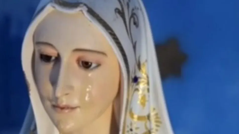 Minunea din Timiș: LACRIMI în ochii statuii Maicii Domnului din Sânandrei