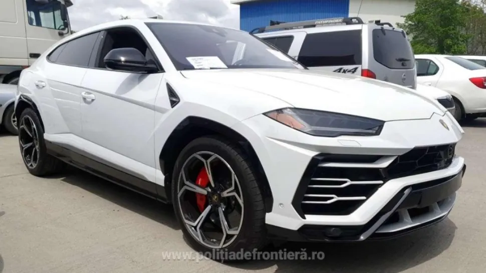 Autoturism Lamborghini Urus, reținut în port
