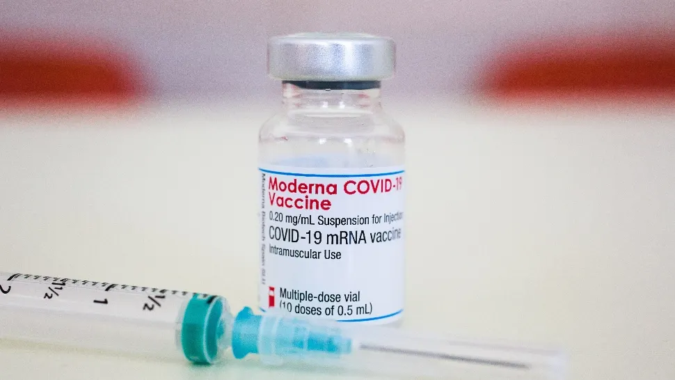 O nouă tranșă de vaccinuri Moderna a sosit în România. Foto/Profimedia