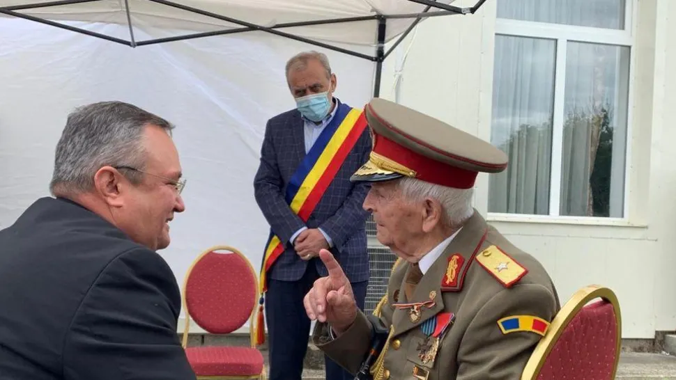 Momente emoționante la decorarea celui mai longeviv veteran de război de ministrul Apărării, Nicolae Ciucă Foto: Facebook