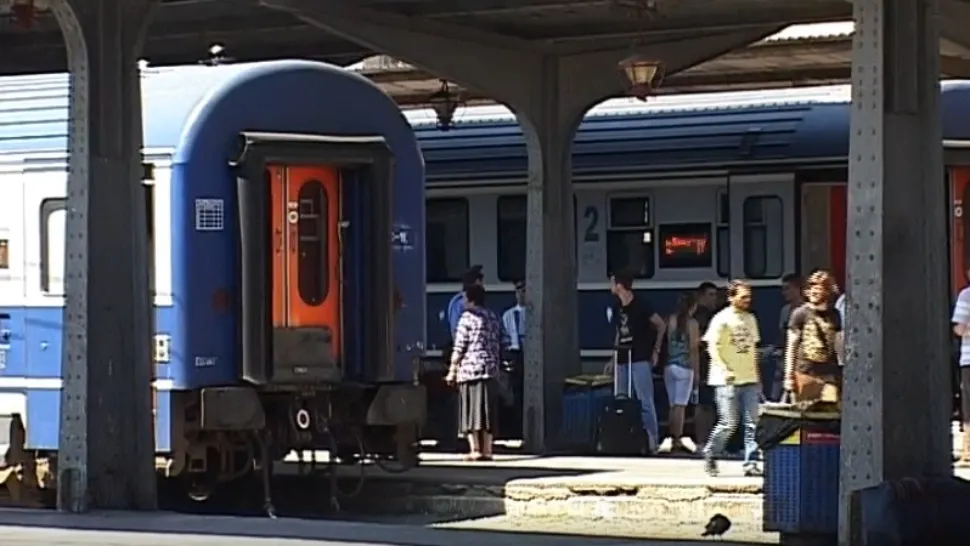 Trenuri în gară