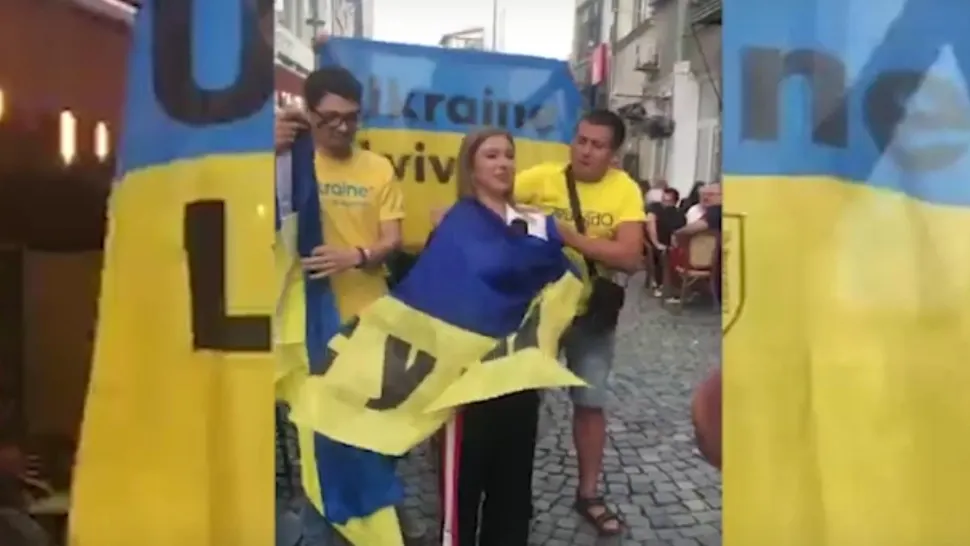 Adina Iliescu - reporter Realitatea PLUS, alături de suporterii Ucrainei