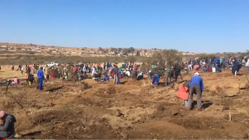 Peste 1.000 de oameni caută diamante în Africa
