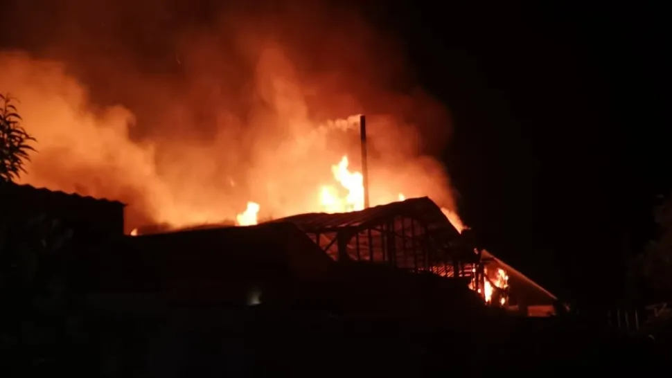 Incendiu intenționat într-o garsonieră din municipiul Roman. Foto arhivă