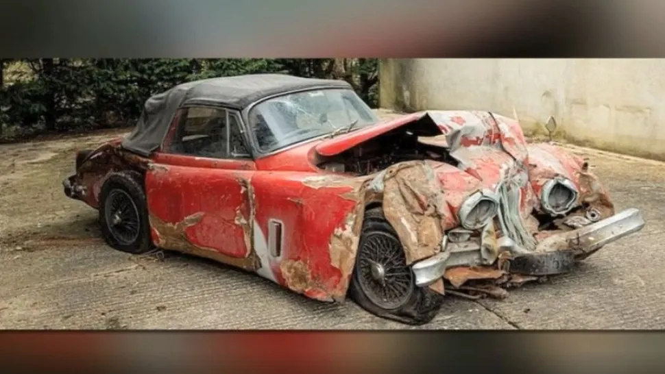 Jaguarul făcut praf a fost adjudecat cu aproape 130.000 de dolari