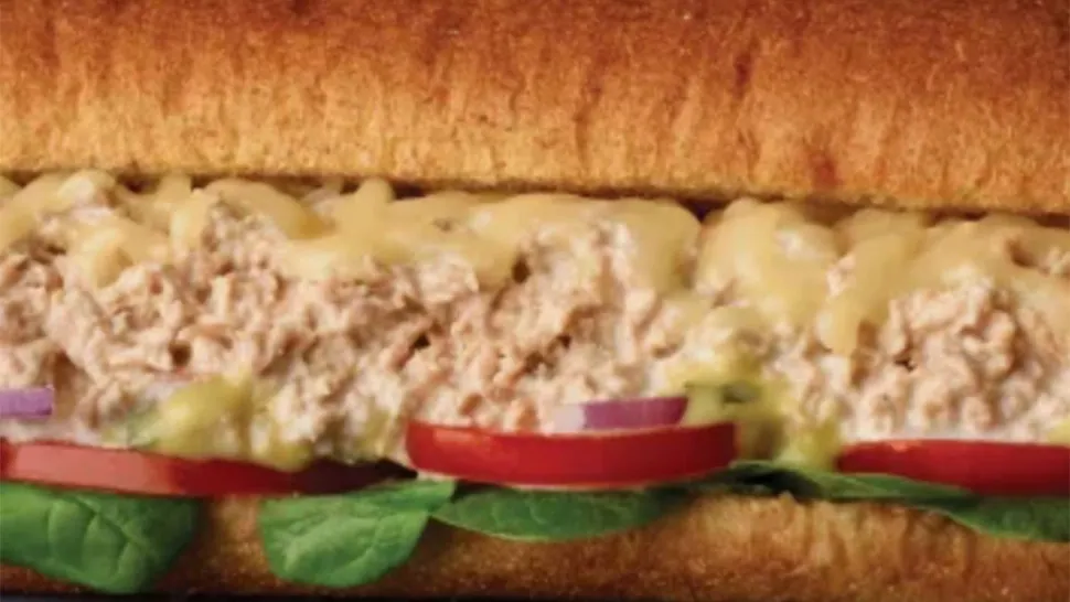 Sandwich cu ton, care nu are...ton. Foto/www.eatthis.com