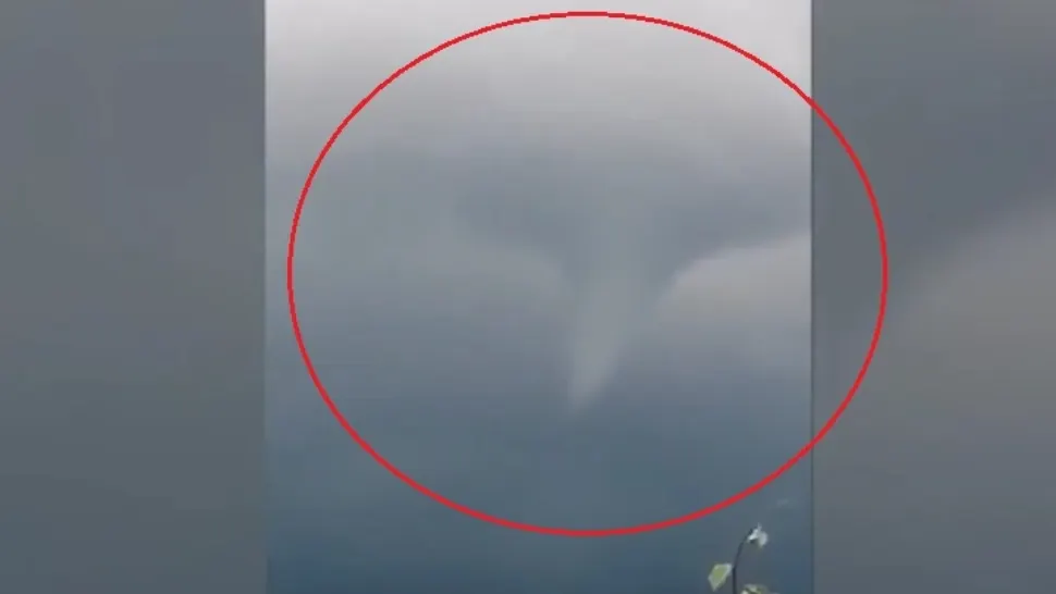 Dacă ar fi ajuns la sol, vârtejul ar fi făcut prăpăd