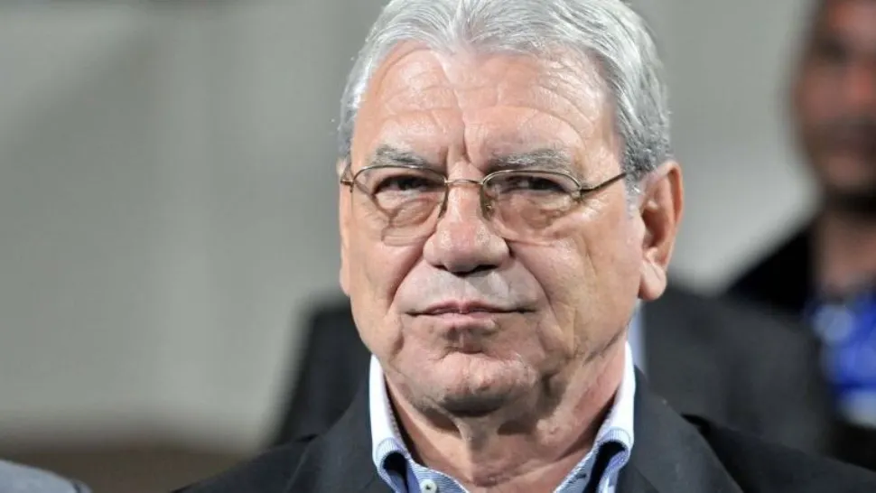 Sicriul cu trupul lui Emeric Ienei a fost depus la Stadionul Municipal din Oradea