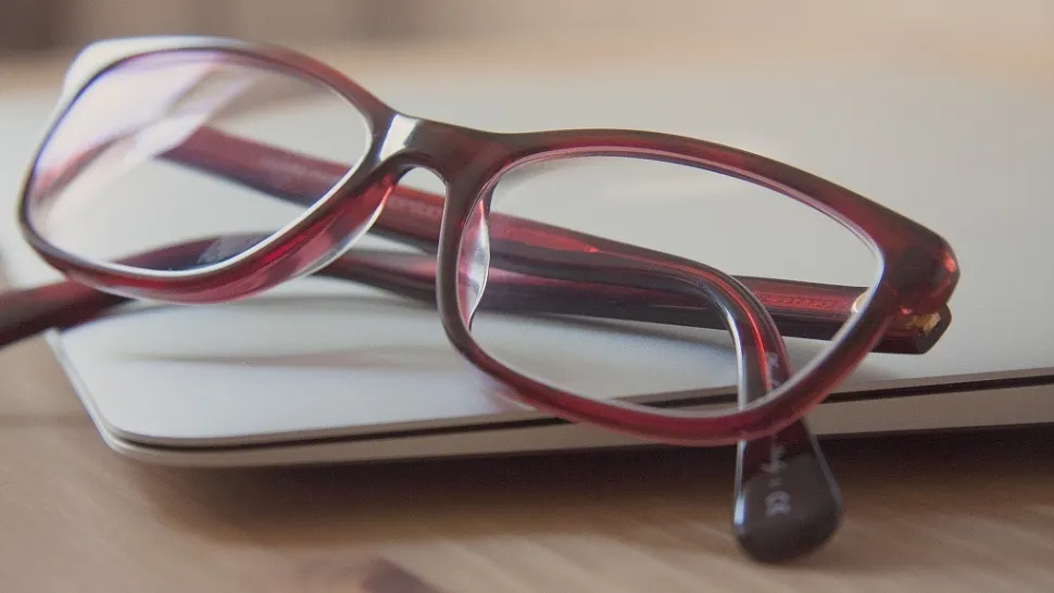 Tulpina digitală a ochilor – Cum reduci acest disconfort la ochi?