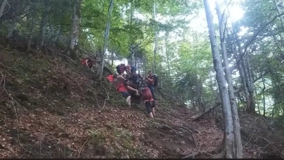 Turiști rătăciți munte / Captură foto