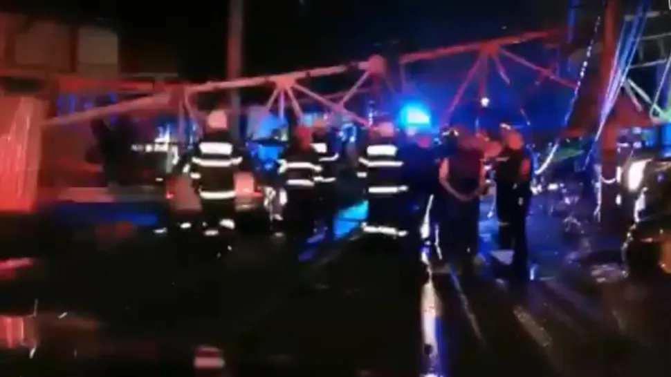 O antenă de telefonie s-a prăbușit