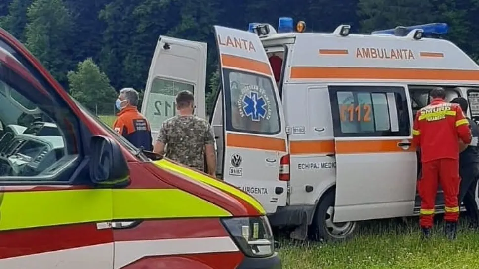 Bărbatul atacat de urs a fost preluat de SMURD