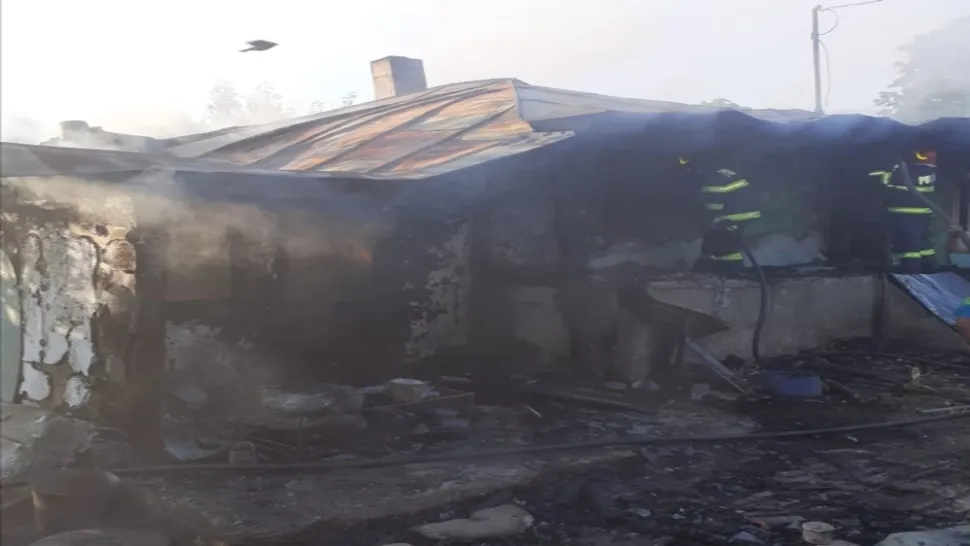 Locuință distrusă de flăcări din cauza unei țigări nestinse, în Vaslui. Foto: Realitatea de Vaslui