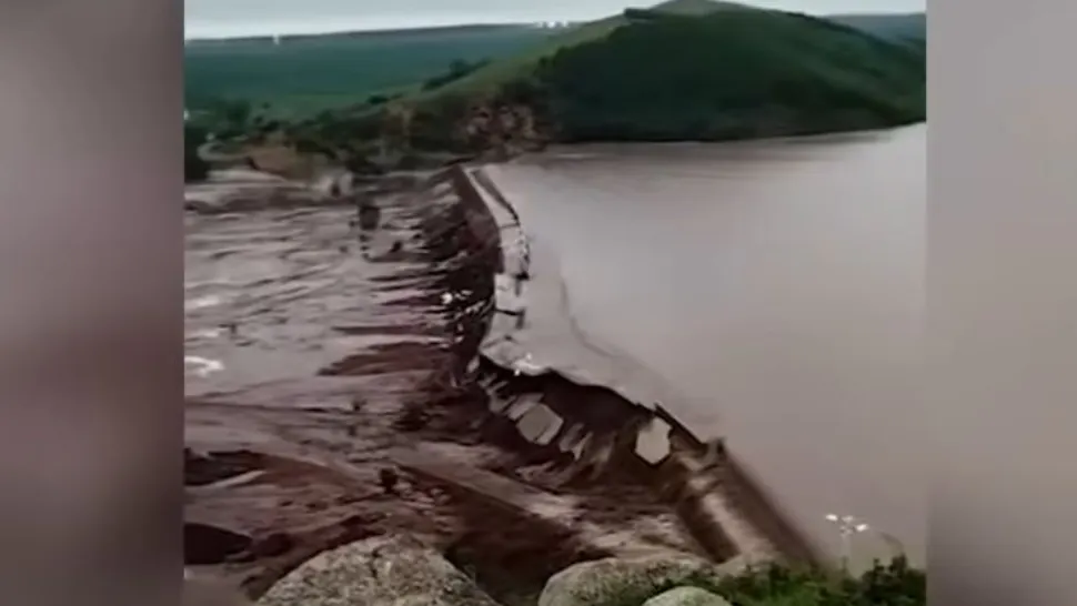 Două baraje s-au prăbușit în China. Foto/Captură video
