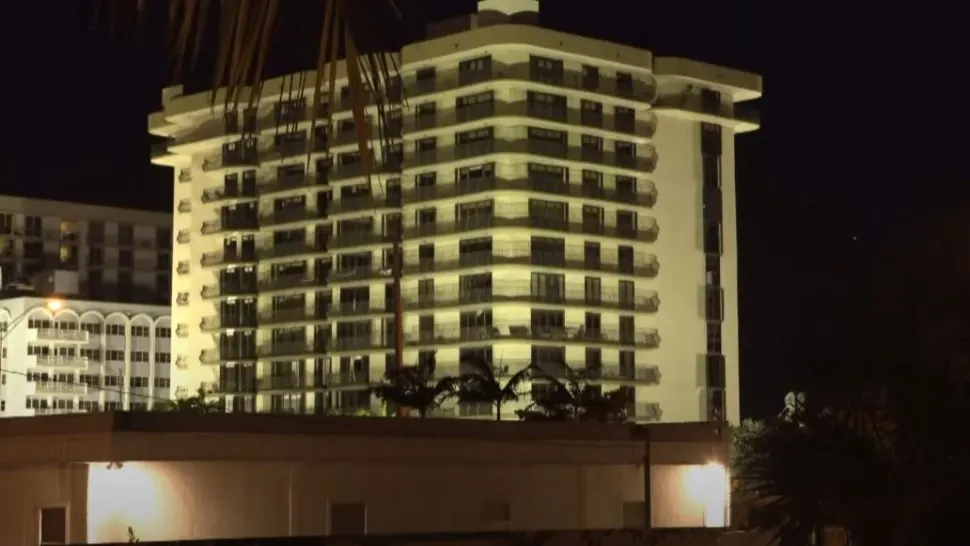 Clădirea prăbușită din Miami a fost dărîmată de tot. Foto/Captură video