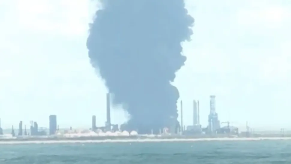 MOMENTUL exploziei de la rafinăria Petromidia-Năvodari surprins de echipa Realitatea PLUS