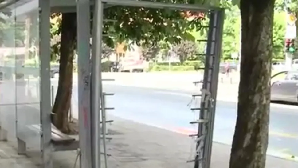 Stația de autobuz, în urma impactului nimicitor (captura video)