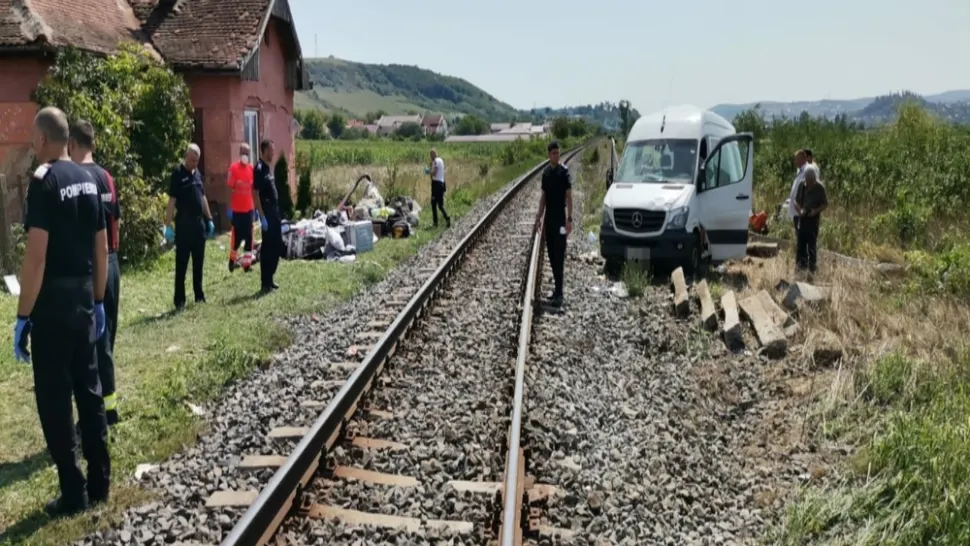 Microbuz lovit de tren, Cluj