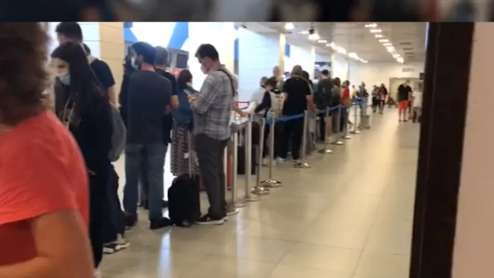 Coadă Aeroport Otopeni / Captură foto