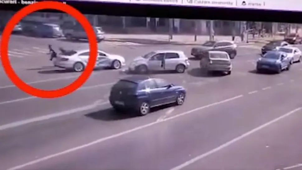 Șofer și pasager surprinși în timp ce fugeau de la locul accidentului