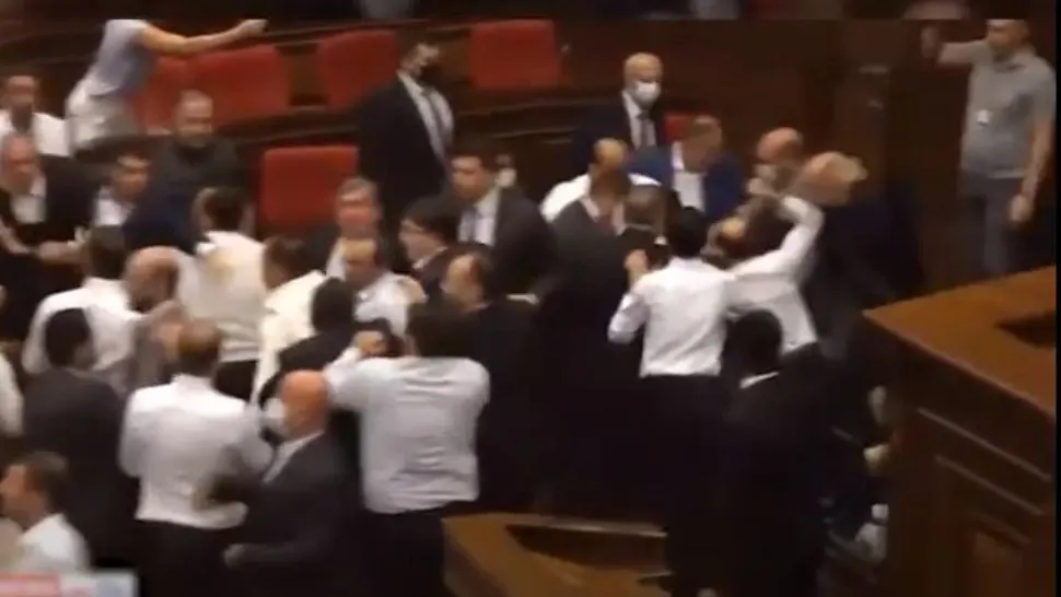 Dezbateri in plenul Parlamentului (arhiva)