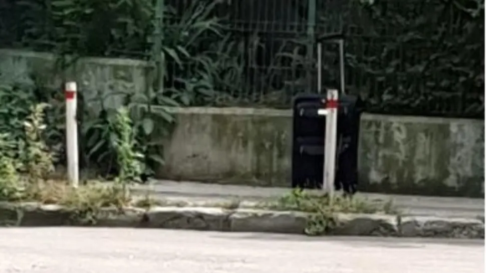 Colet suspect pe o stradă din sectorul 3 al Capitalei