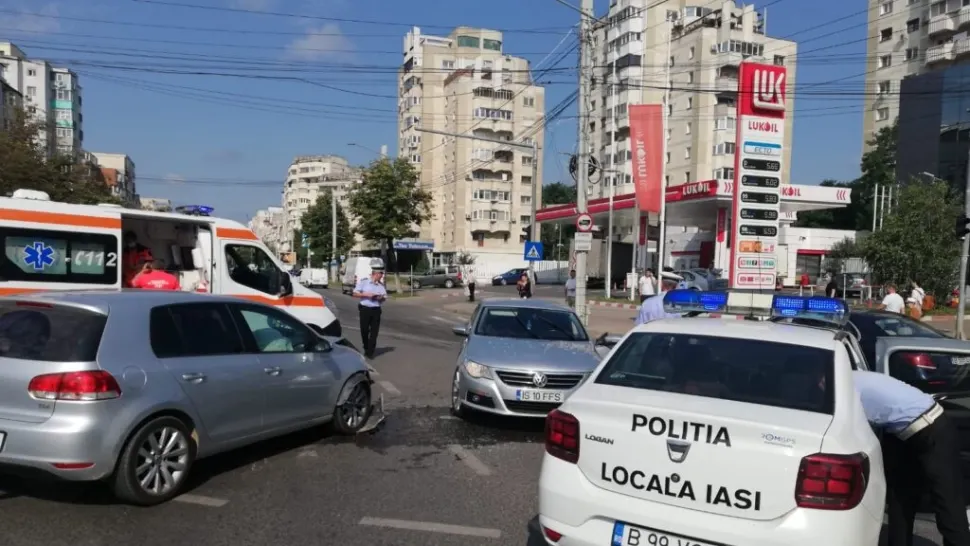 Un tânăr din Iaşi, dat în urmărire naţională, prins după ce a provocat un accident cu o maşină furată
