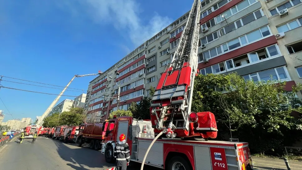 Incendiu la etajul 9 al unui bloc din Capitală. Foto/Arhivă