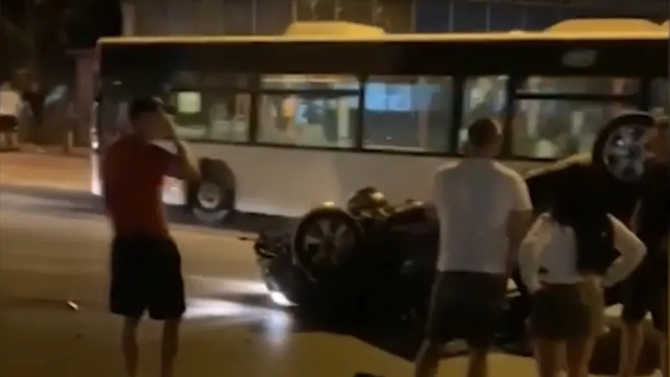 Autoturismul a fost dat peste cap