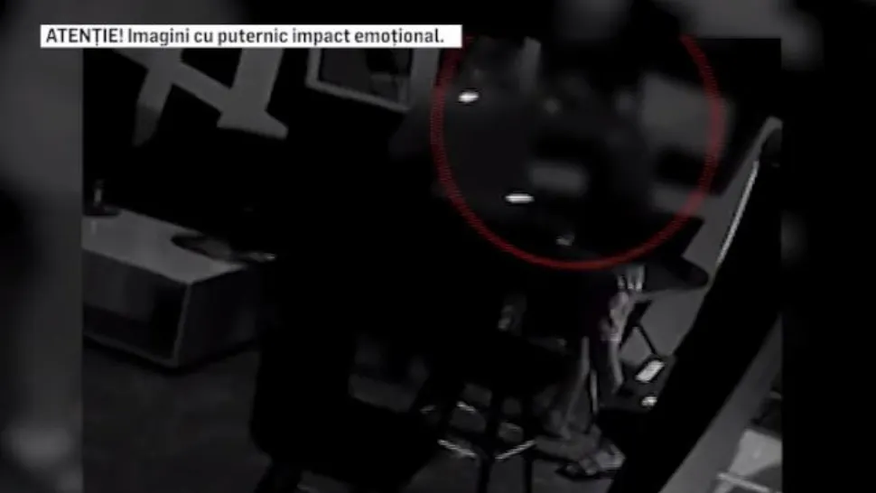 Momentul în care tânărul este înjunghiat în zona gâtului. Captură video
