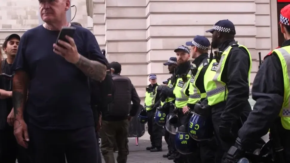 Protest anti-vaccin în Londra. Foto: captură YouTube