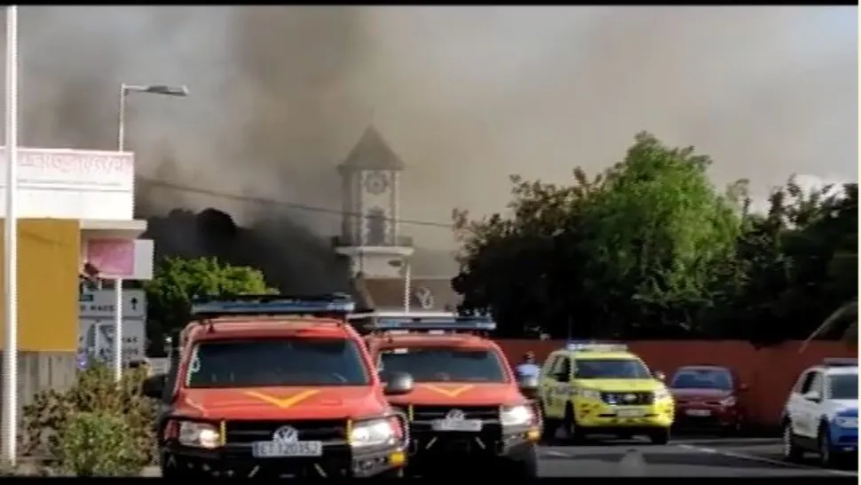 Momentul în care biserica s-a prăbușit, după ce a fost lovită de lava unui vulcan. Captură video