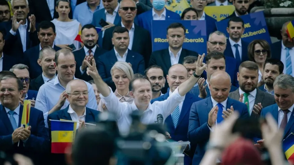 Noi dezvăluiri despre fanii lui SuperCîțu din „echipa câștigătoare”: Nica, Stoica și Stângă