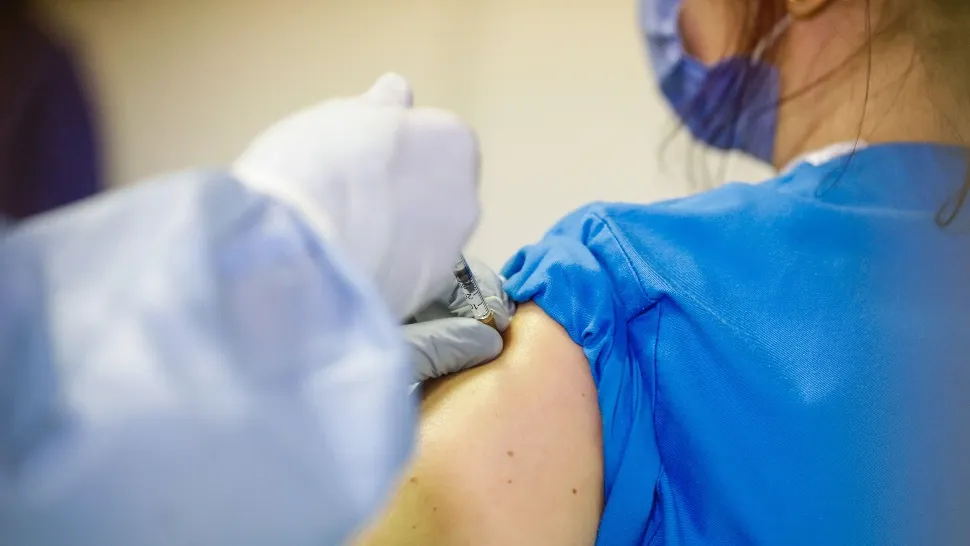 Vaccinul Covid și cel gripal pot fi administrate în același timp. Foto/Profimedia