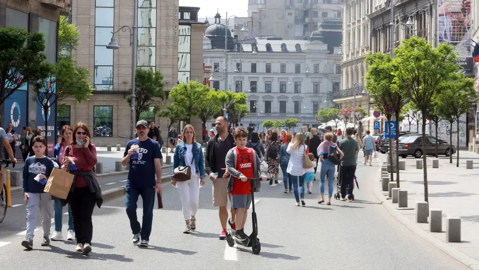 Bucureșteni pe Calea Victoriei / Foto: Profimedia