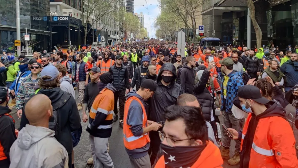 PROTESTE masive la Melbourne din cauza impunerii vaccinării obligatorii COVID-19 Foto: Twitter.com