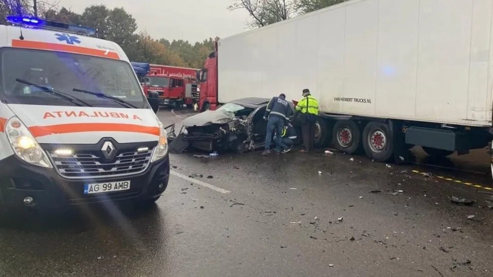 Accident GRAV în Argeș: 2 VICTIME, cu multiple traumatisme după impactul nimicitor cu un TIR Foto: ISU Argeș