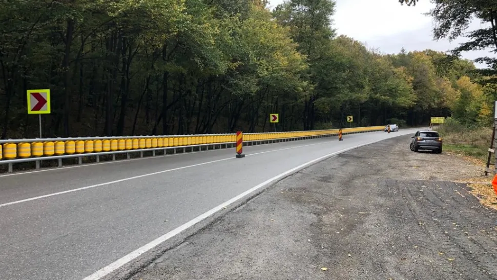 Premieră în România. Parapet metalic cu rulouri. Foto/CNAIR