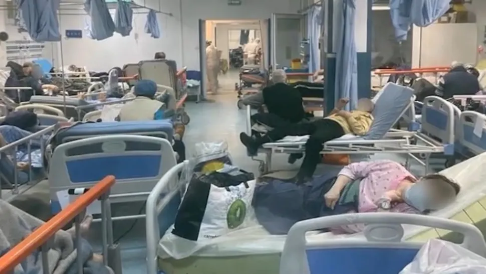 Zeci de bolnavi Covid, înghesuiți la Urgență