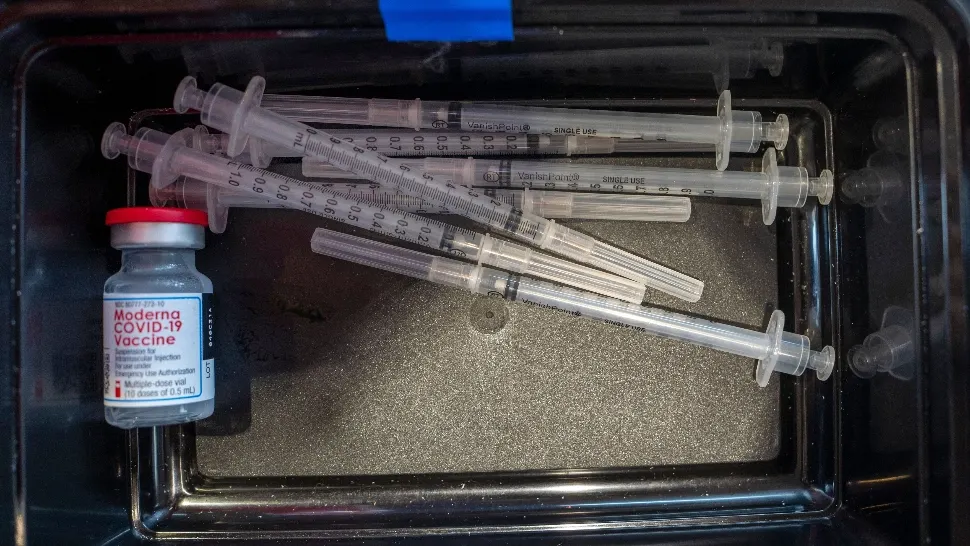 Vaccinul anti-COVID-19, concomitent cu cel antigripal. FOTO: Profi Media