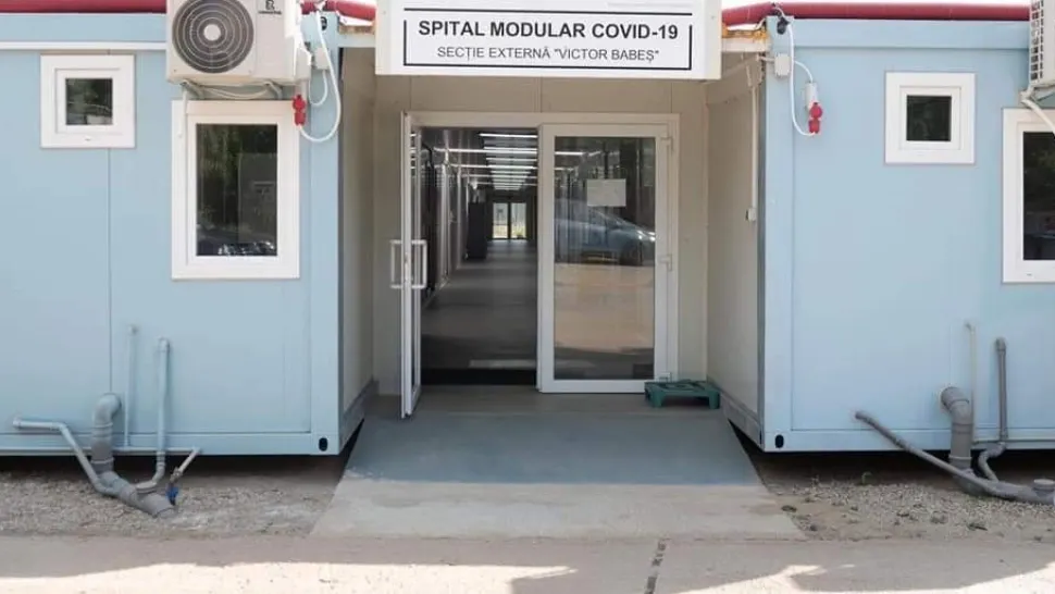 A scris pe Facebook că spitalul modular e gol și poliția i-a făcut dosar penal. Foto/Profimedia